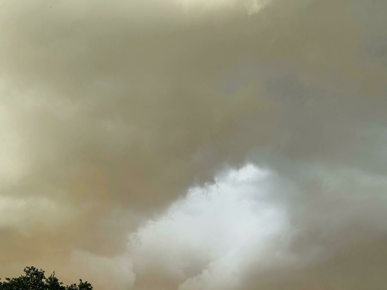 Imagem de compartilhamento para o artigo Costa Rica e região entram em alerta para chuva intensa e risco de granizo da MS Todo dia